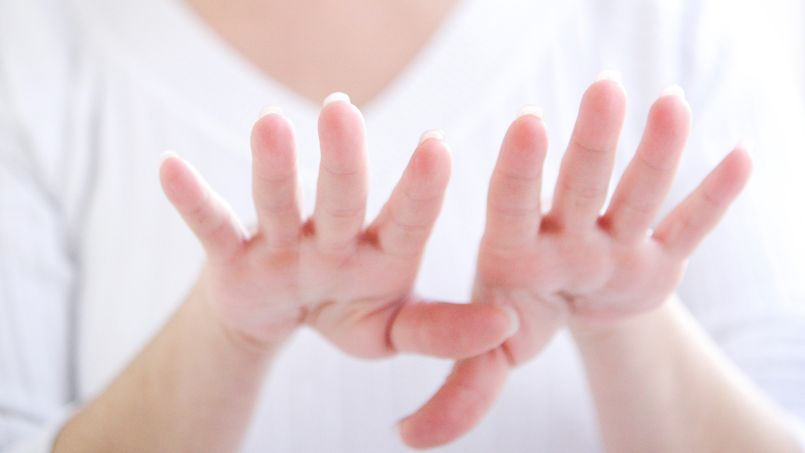 Tremblements de main, faut-il craindre la maladie de Parkinson ?